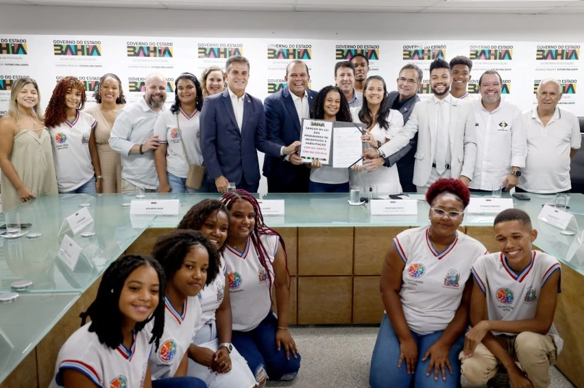 Governo da Bahia lança CNH gratuita para estudantes e beneficiários do Bolsa Família 1 CNH gratuita