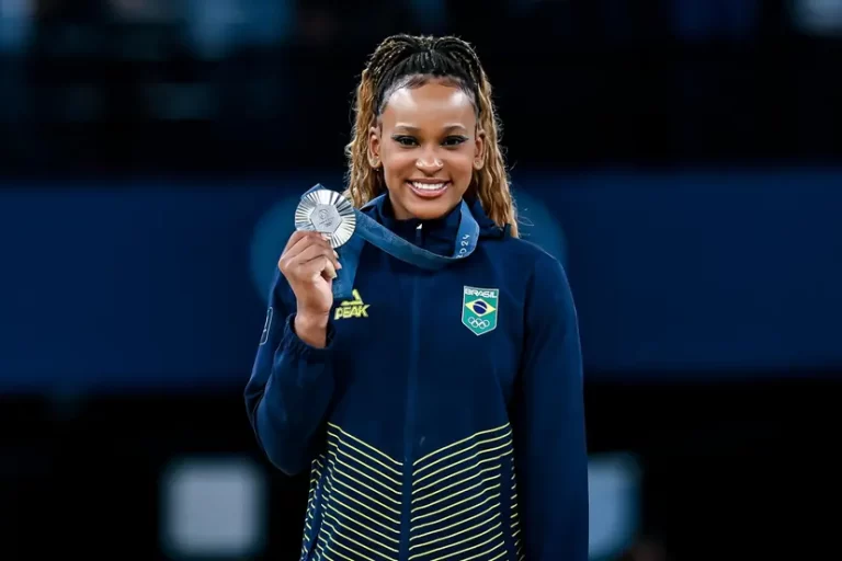 Rebeca Andrade conquista a prata na final do salto nos Jogos de Paris