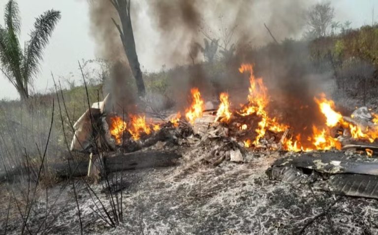 Avião cai e deixa 5 pessoas mortas no Mato Grosso