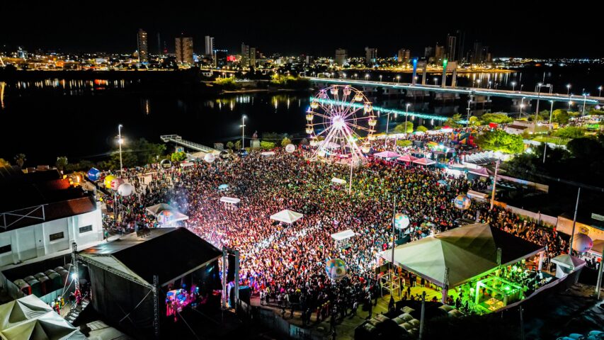 - Orla cheia, ritmos musicais variados e muita alegria marcam primeira noite do Réveillon de Juazeiro