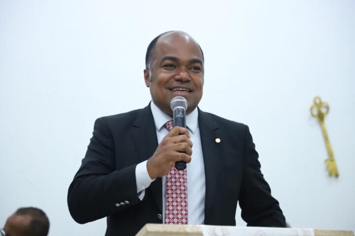 “A caçada contra nós começou”, dispara deputado Samuel Júnior sobre decisão de Lula que atinge evangélicos
