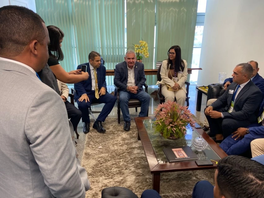 “É A BANDEIRA DA MINHA VIDA”: Senador Coronel recebe mais de 300 prefeitos em Brasília e reforça defesa do municipalismo 1 Angelo Coronel - “É A BANDEIRA DA MINHA VIDA”: Senador Coronel recebe mais de 300 prefeitos em Brasília e reforça defesa do municipalismo