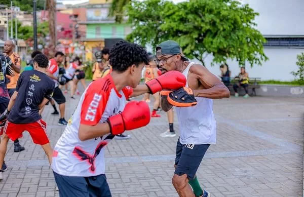 Simões Filho promove Aulão de Boxe