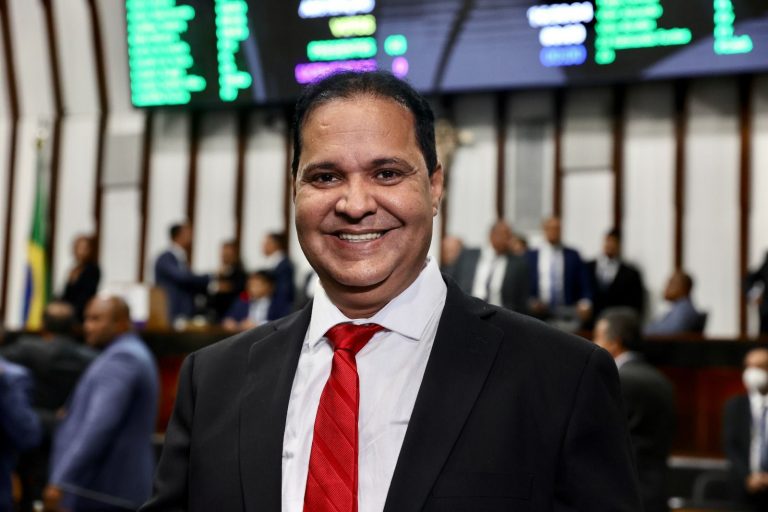 TCE anula condenação de Eures Ribeiro e mantém candidatura em Bom Jesus da Lapa