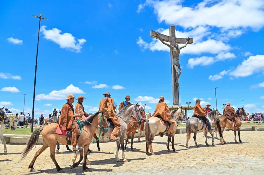 Vitória da Conquista realiza 1ª Missa do Vaqueiro e inicia festejos pelos 185 anos da cidade