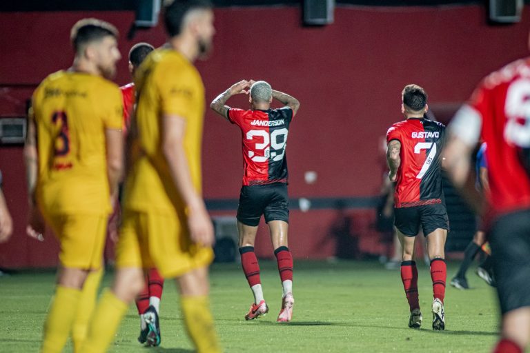 Vitória supera o Sport e garante vaga nas quartas da Copa do Nordeste