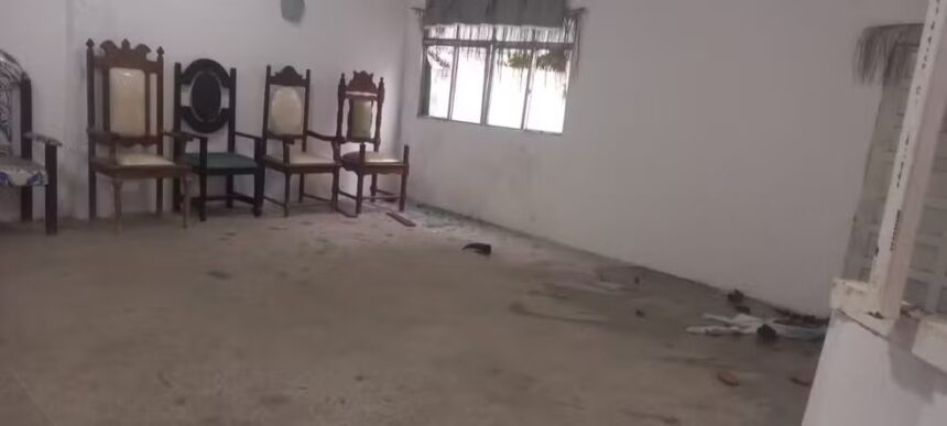 QUEBROU TUDO: Homem invade terreiro de candomblé e agride morador na Boca do Rio 1 WhatsApp Image 2023 12 24 at 14.08.13