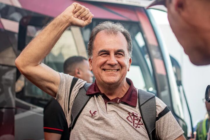 “O Vitória está com um ponta e um camisa 10 engatilhados”, revela Fábio Mota