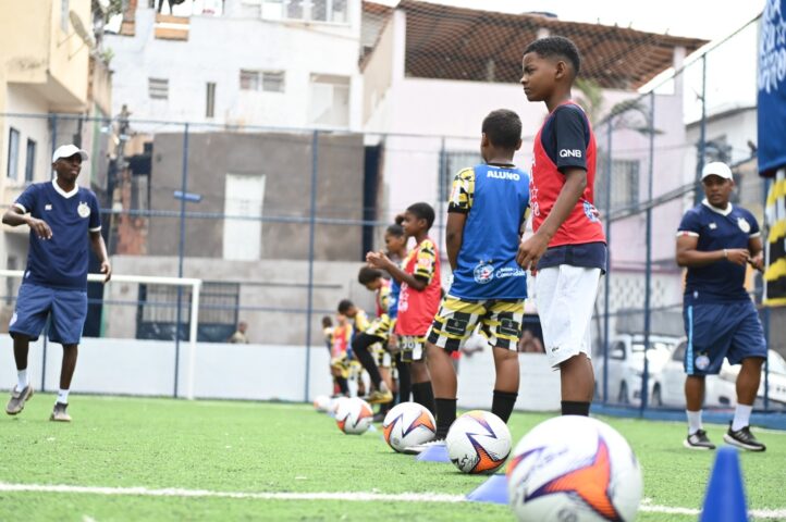 “Bora Bahia Meu Bairro”: projeto de futebol gratuito acolhe cerca de 1,5 mil meninos e meninas