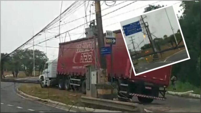 Motorista de caminhão perde controle e bate em poste na Avenida Paralela