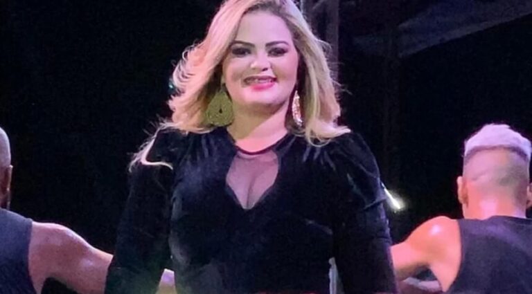 “Rainha do brega” morre após cirurgia estética