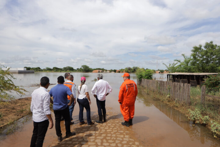 Governador inicia visita a municípios do Oeste baiano afetados pelas chuvas