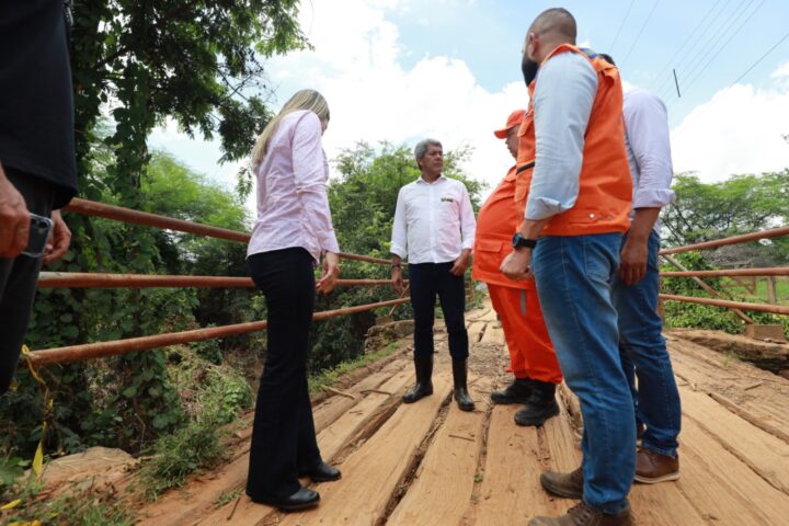Governador visita cidades do oeste baiano atingidas pelas chuvas e anuncia ações com orçamento superior a R$ 21 milhões