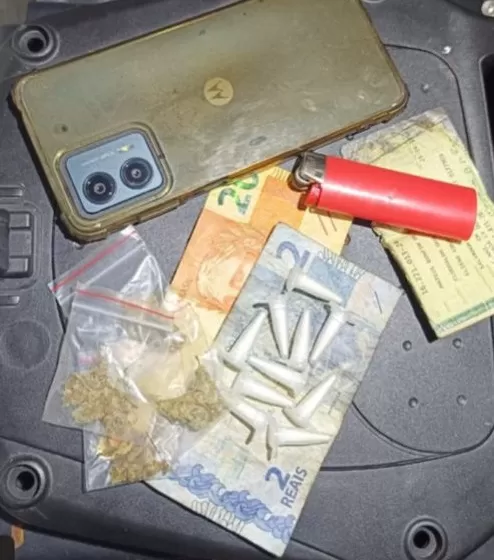 Homem é flagrado pela PM com maconha e cocaína em Sussuarana