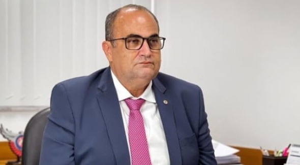 Hassan sugere que empresas de patinetes elétricos forneçam capacetes aos usuários