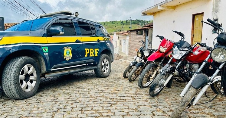 No Povoado do Km 100, município de Brejões , PRF recupera cinco motocicletas com registro de roubo em oficina mecânica