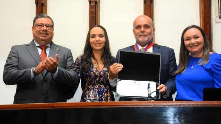 Ewerton Visco recebe Comenda 2 de Julho na ALBA
