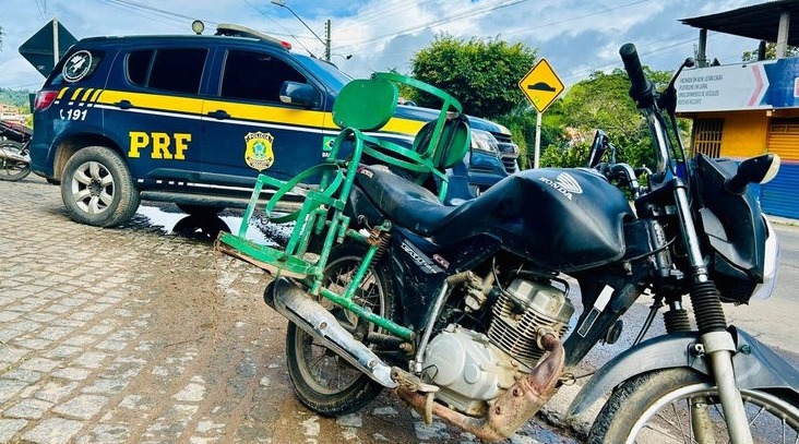 PRF recupera mais duas motocicletas irregulares em poucas horas de fiscalização na cidade de Ubatã