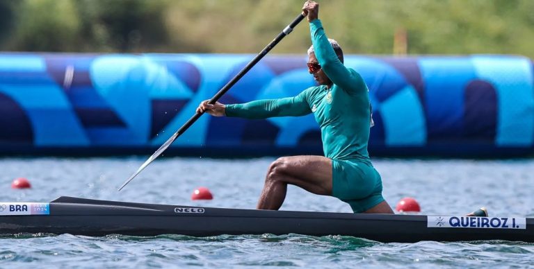 Isaquias Queiroz poupa energia e se classifica direto para as semifinais do C1 1000m na canoagem velocidade