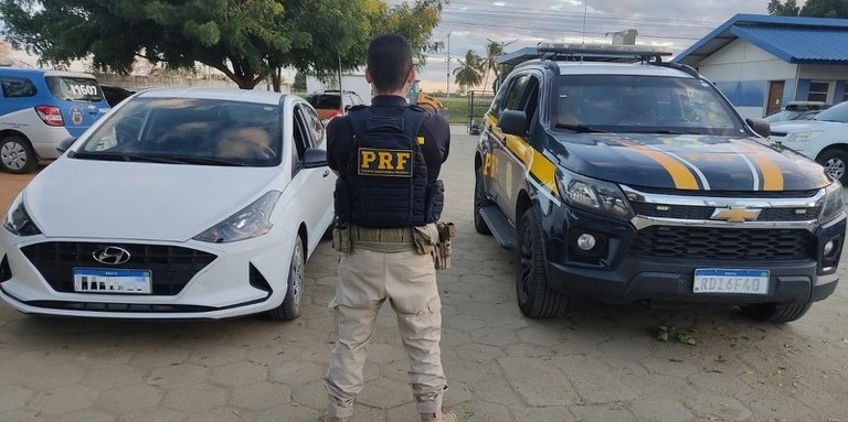 Em Capim Grosso, PRF recupera veículo roubado