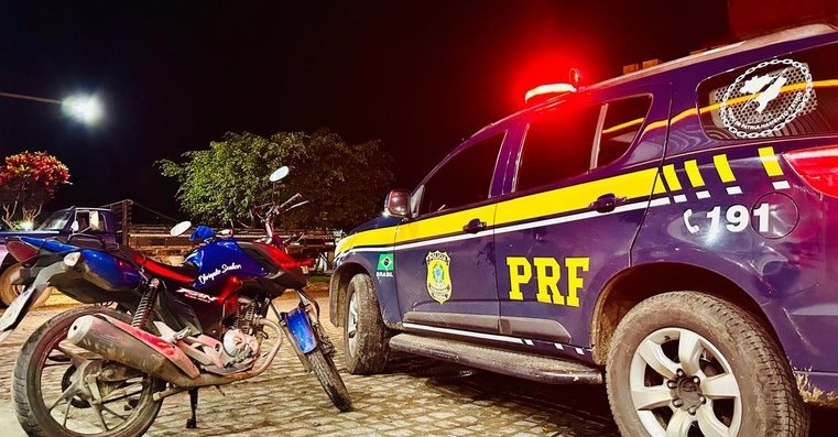 Operação Conatus: PRF recupera motocicleta com adulterações em elementos identificadores do veículo na BR 101 na cidade de Ubaitaba
