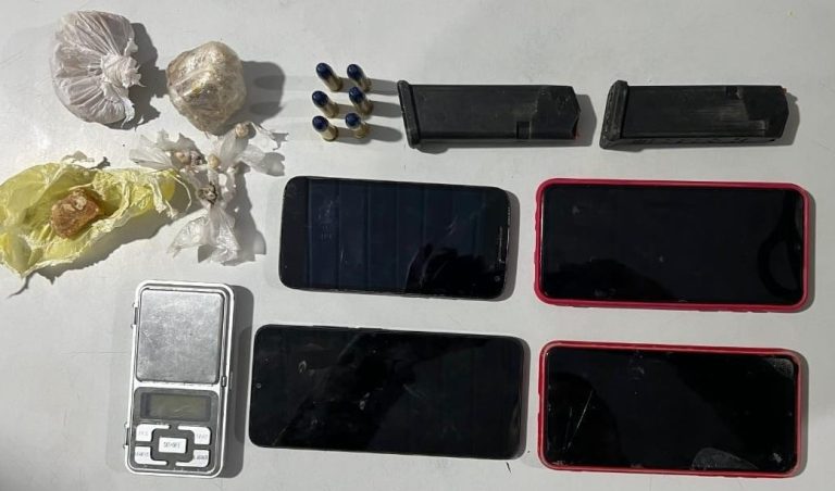 TAVA NO MANDACARU! Mulher tenta escapar da PM e é alcançada com ‘kit do tráfico’