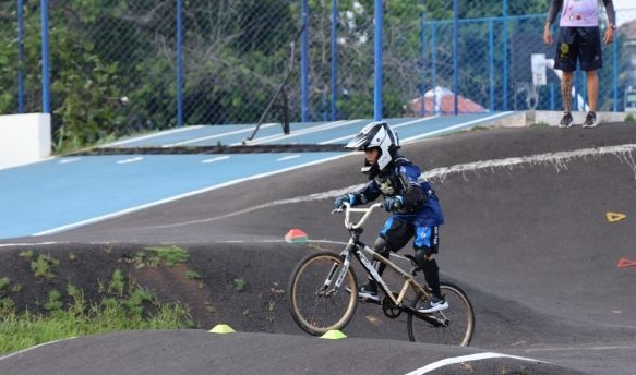 Copa Pedal de Bicicross reúne alunos do projeto social e atleta olímpica em Stella Maris