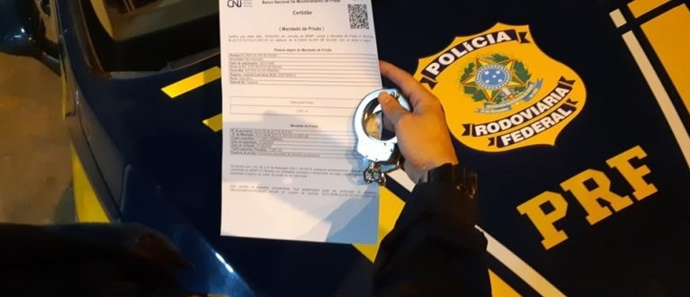 PRF cumpre mandado de prisão durante fiscalização de excesso de peso na BR-116 em Poções