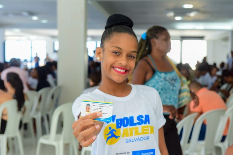 Salvador faz balanço da política municipal do esporte e entrega 300 carteiras do Atleta