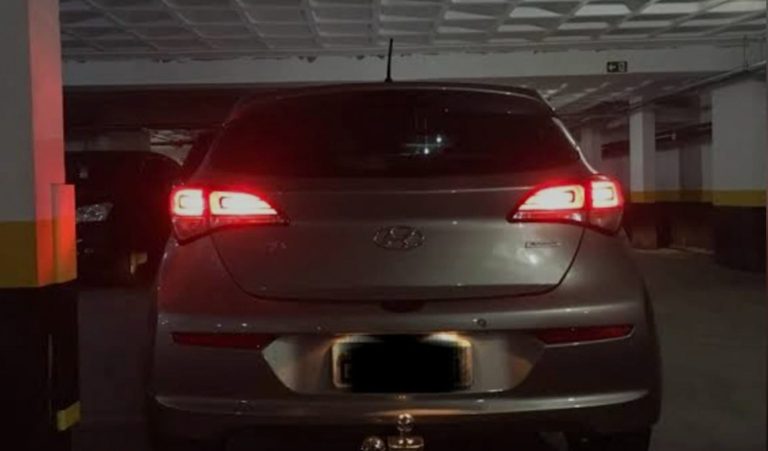 Carro roubado é recuperado pela PM em Itabuna