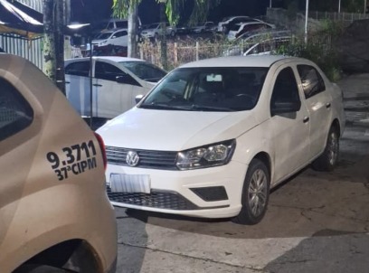 Veículo roubado é recuperado pela PM na Liberdade