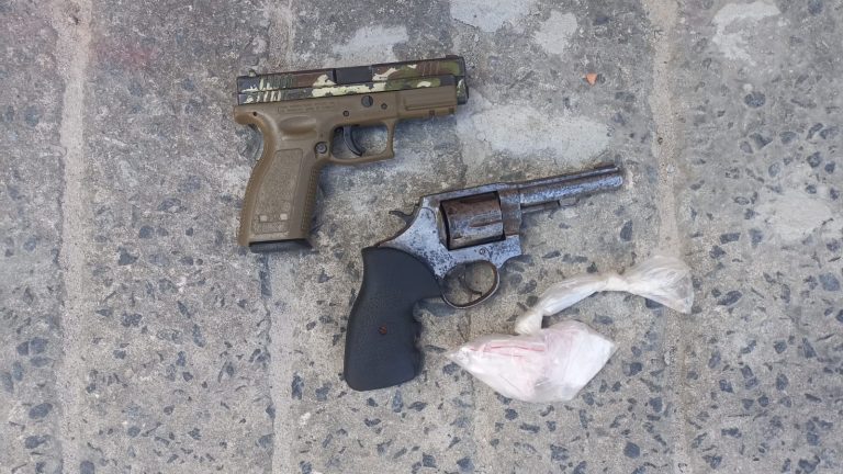 PM apreende armas e droga em Nova Brasília de Valéria