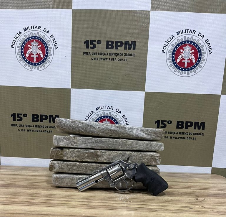 ITABUNA: Arma de fogo e 5kg de maconha são encontrados enterrados em mata