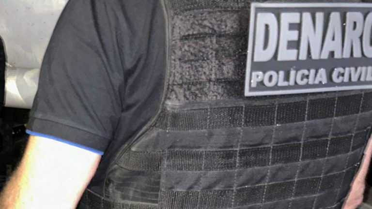 Dupla é presa em flagrante pelo crime de tráfico de drogas no Festival de Inverno da Bahia.
