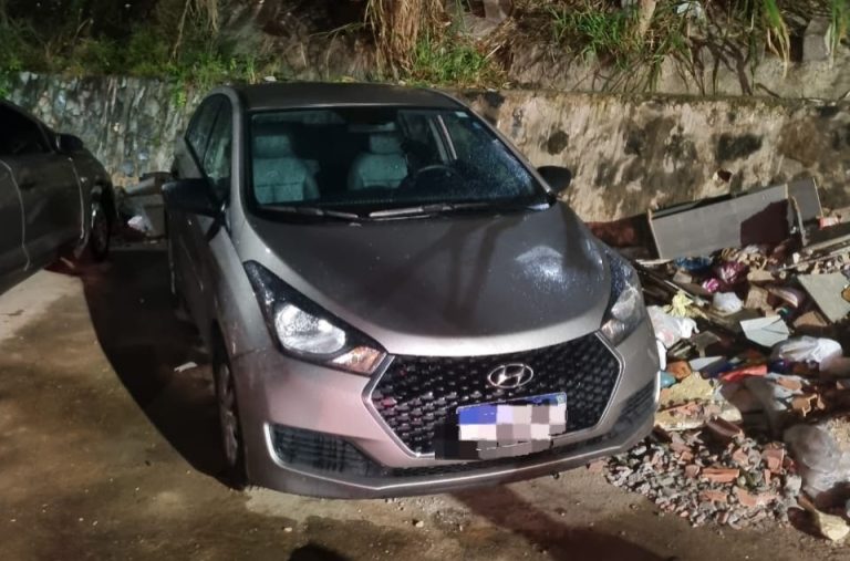 Veículo roubado é recuperado pela PM na Estrada da Liberdade