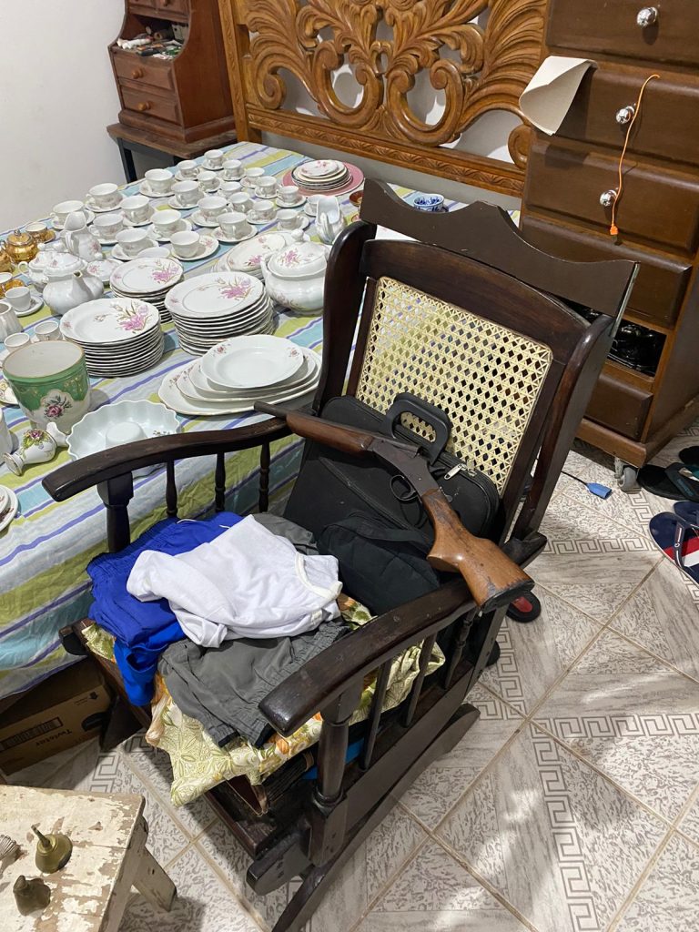 Homem é autuado em flagrante por agredir a mãe de 83 anos