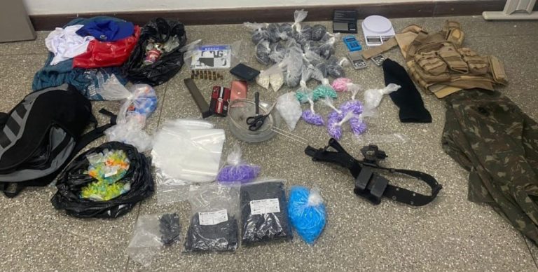 PM apreende drogas e material bélico no Bairro da Paz