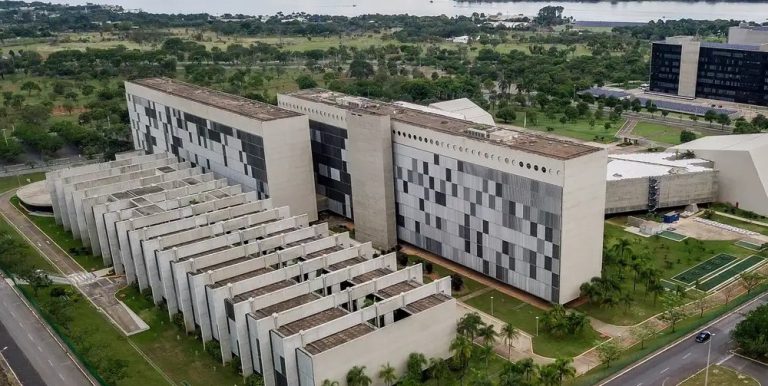 STJ nega habeas corpus a influenciadora Deolane Bezerra