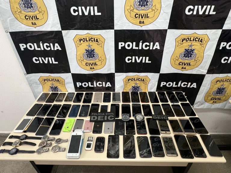 Quase 70 celulares são encontrados com suspeito; ele estaria roubando em ônibus e vendendo na internet