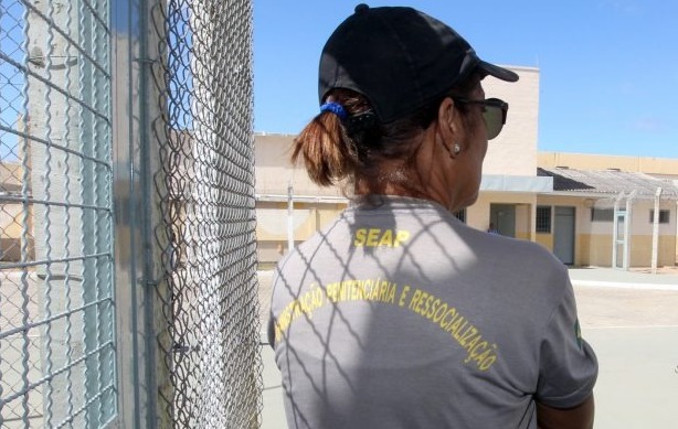 Mais de 39 mil pessoas disputam vagas em concurso para agente penitenciário, neste domingo (15)