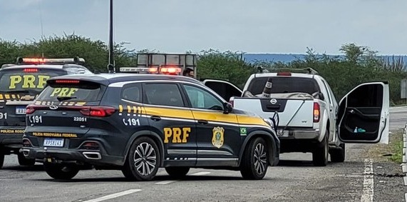 PRF apreende quase meia tonelada de maconha em Rafael Jambeiro