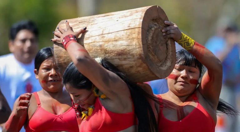 Indígenas fazem corrida de toras em defesa do cerrado