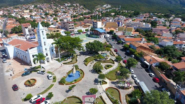 MACAÚBAS: Justiça determina suspensão de pesquisa suspeita da Band