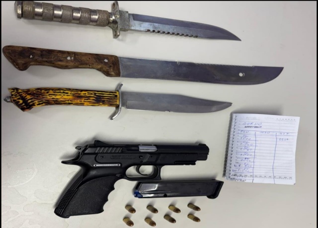 LAURO DE FREITAS: Homem é denunciado por violência contra a mulher e é preso com pistola e facas