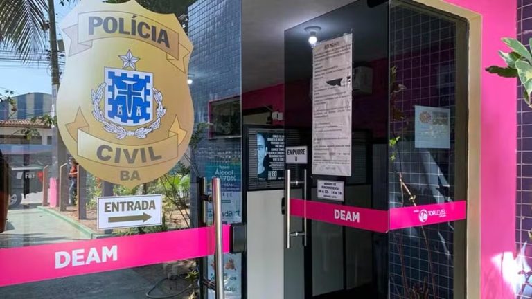 TRANCOU NO BANHEIRO: Professor é preso suspeito de estuprar aluna de 10 anos em Porto Seguro
