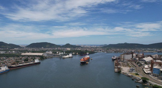 Portos brasileiros movimentam 95% das importações e exportações de produtos