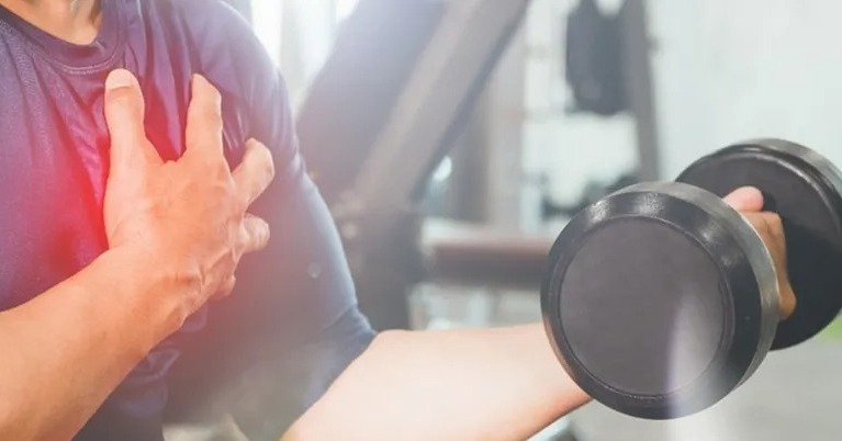 Verão: como anabolizantes e treinos extremos afetam o coração masculino