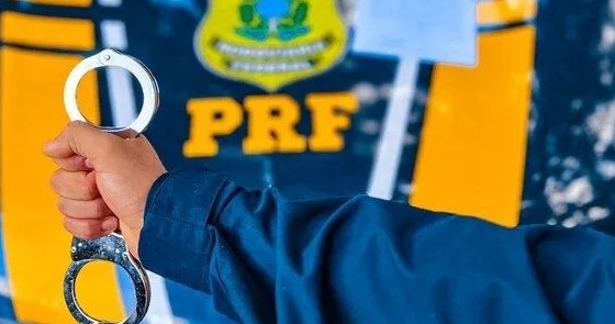 Procurado da justiça por tráfico de drogas é preso na BR 324 em Salvador