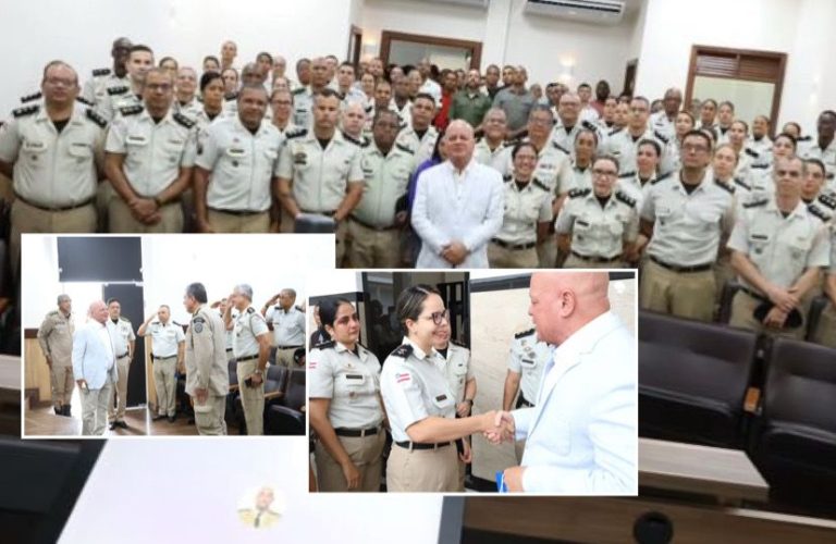 Vestido de branco e emocionado, Coutinho se despede do efetivo no Comando-Geral