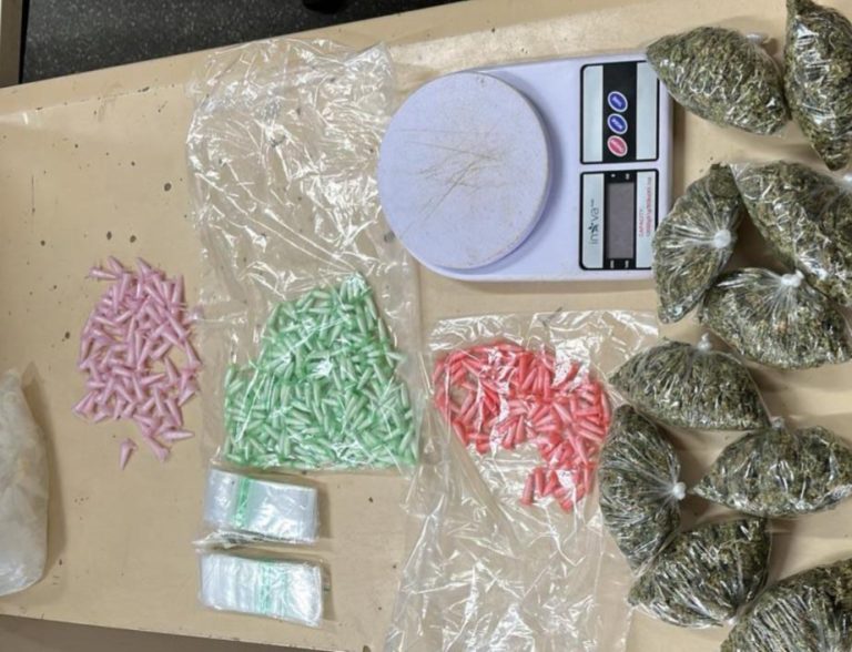 Suspeito de tráfico é flagrado com mais de 300 pinos de cocaína em Itinga